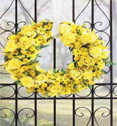 Yellow Roses and yellow Chrysanthemum mix display