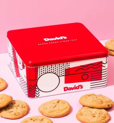 This bright and festive David's Cookies tin is packed to the brim with delicious, fresh baked, peanut butter chip cookies. Two pounds of dreamy delights are shipped right to your door, ready to enjoy.

Includes:
* Approximately 24 Cookies
* David's Cookie Tin
* Kosher OU/D certified
* Card Message